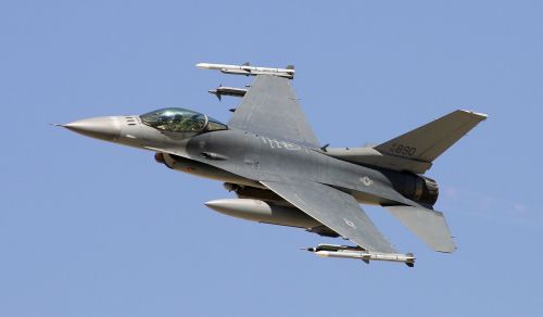 امریکا جنگنده‌های اف ۱۶به خلیج فارس میفرستد