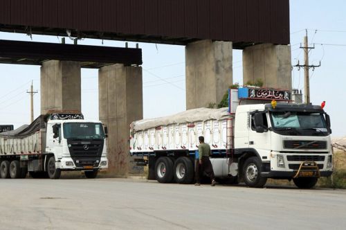 جریمه دوبل رانندگان کامیون‌ ایرانی توسط گمرک‌های رژیم ایران و طالبان در مرز افغانستا