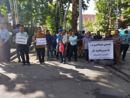 تجمع متقاضیان مسکن سنندج در اعتراض به عدم تحویل واحدهای مسکونی